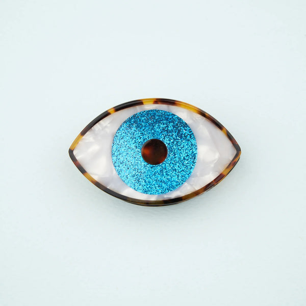 Vista frontal de la pinza para el pelo Ojo Azul Coucou Suzette con iris azul brillante y acabado nacarado.