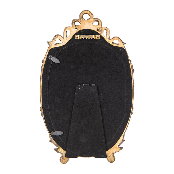 Detalle de marco dorado barroco con relieves florales