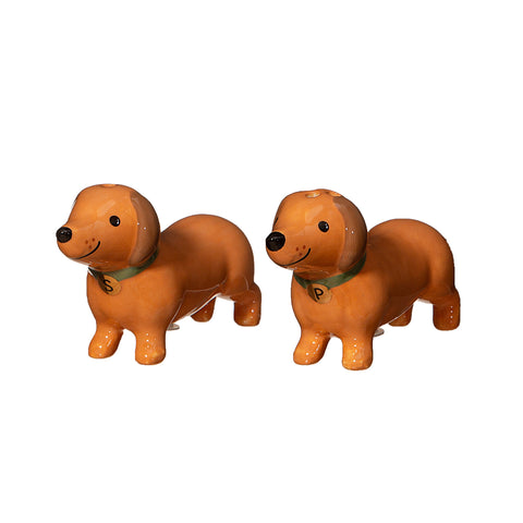 Set de salero y pimentero de cerámica en forma de perritos salchicha con iniciales S y P