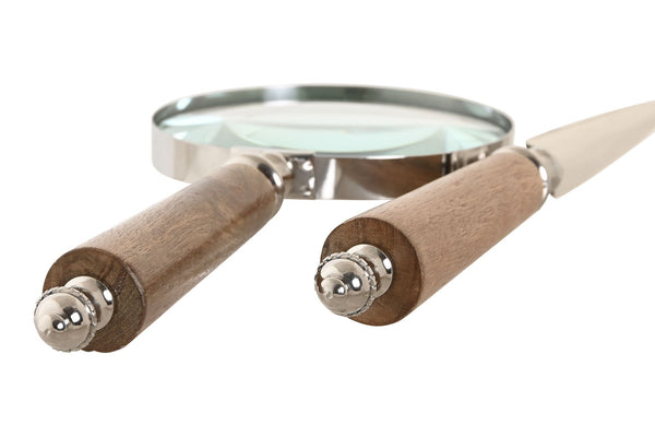 Primer plano de mangos de madera natural y acabados metálicos