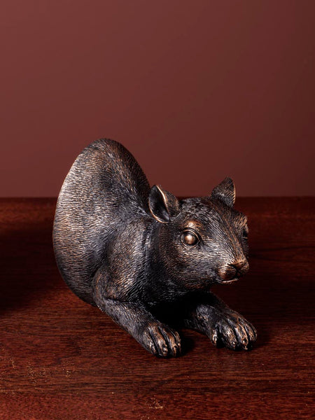 Detalle ardilla decorativa vintage bronce