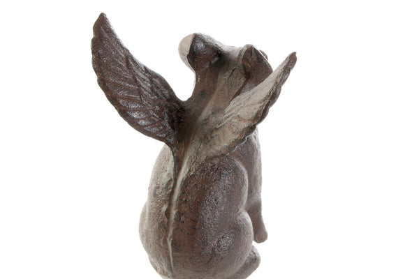 Detalle figura de cerdo alado en acabado rústico