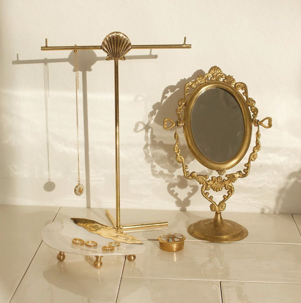 Stand joyas concha dorado