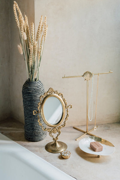 Stand joyas concha dorado